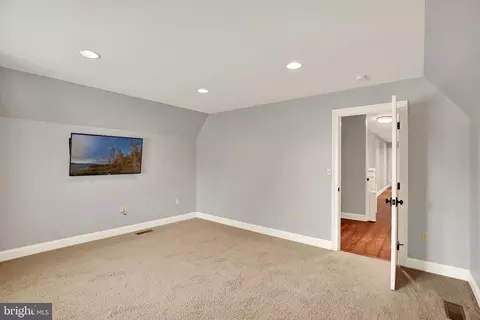 Bedroom - 640 Snyder Rd, Lititz, PA 17543 photo 4 of 10