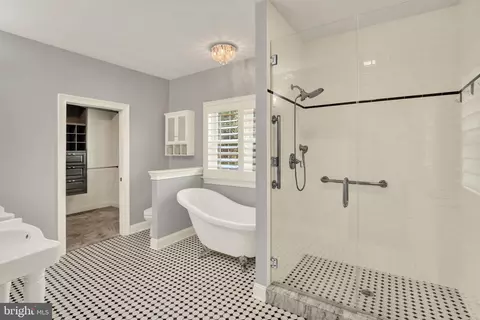 Bath - 640 Snyder Rd, Lititz, PA 17543 photo 2 of 5