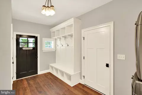 Entry Way - 640 Snyder Rd, Lititz, PA 17543 photo 1 of 5