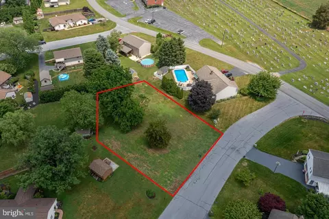 734 Pleasant Dr, New Holland, PA 17557