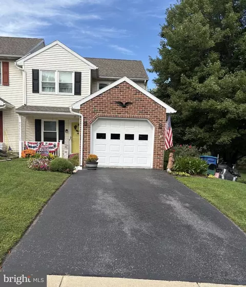 11 Parkview Dr, Reinholds, PA 17569