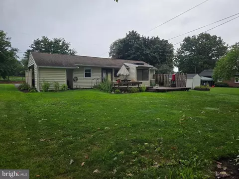 Exterior - 340 E Marion St, Lititz, PA 17543 photo 4 of 5