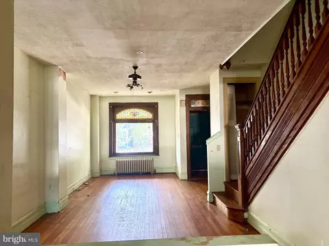 Living - 208 Ruby St, Lancaster, PA 17603 photo 2 of 4