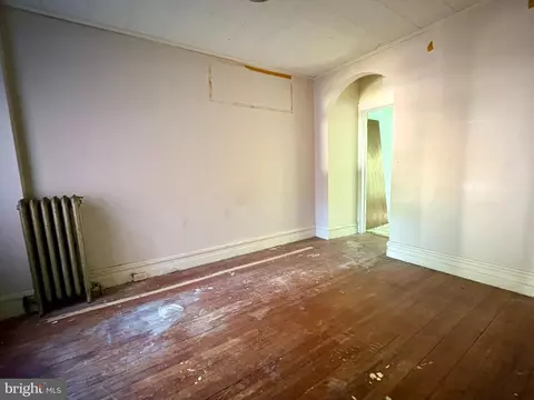Living - 208 Ruby St, Lancaster, PA 17603 photo 4 of 4