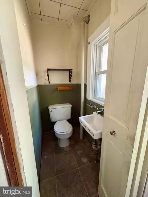Bath - 208 Ruby St, Lancaster, PA 17603 photo 1 of 3