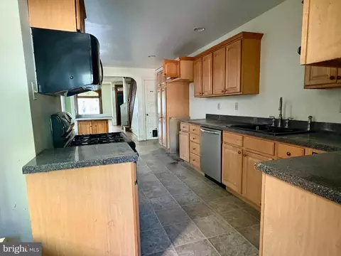Kitchen - 208 Ruby St, Lancaster, PA 17603 photo 2 of 2