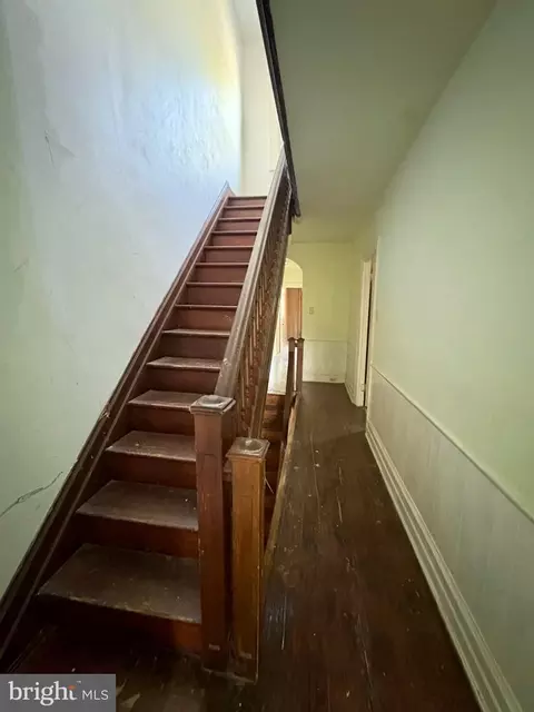 Entry Way - 208 Ruby St, Lancaster, PA 17603 photo 6 of 9