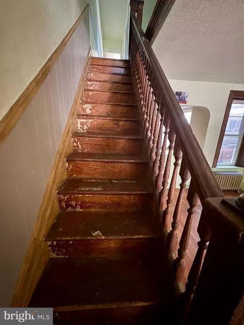 Entry Way - 208 Ruby St, Lancaster, PA 17603 photo 2 of 9