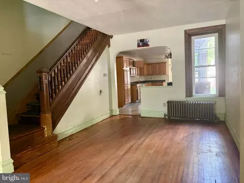 Living - 208 Ruby St, Lancaster, PA 17603 photo 3 of 4
