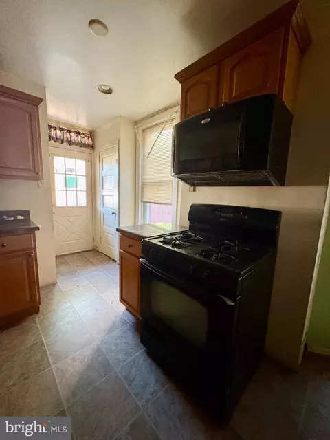 Entry Way - 208 Ruby St, Lancaster, PA 17603 photo 1 of 9