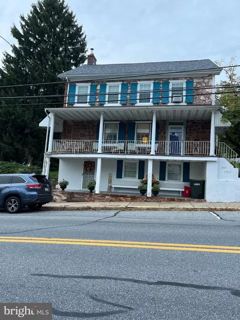 2 Main St W, Adamstown, PA 19501