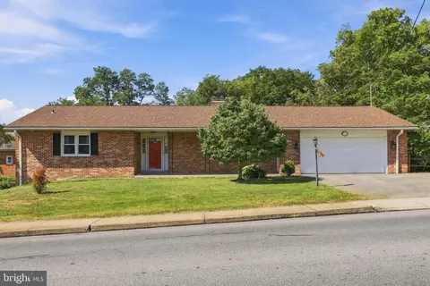 130 Martin Ave, Ephrata, PA 17522