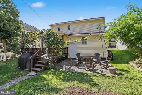 Exterior - 109 Leaman St, Lititz, PA 17543 photo 4 of 6