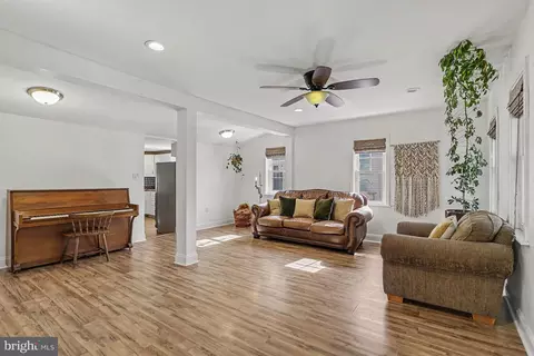 Entry Way - 109 Leaman St, Lititz, PA 17543 photo 2 of 4