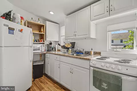 Kitchen - 109 Leaman St, Lititz, PA 17543 photo 4 of 5