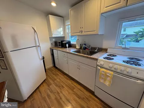 Kitchen - 109 Leaman St, Lititz, PA 17543 photo 5 of 5