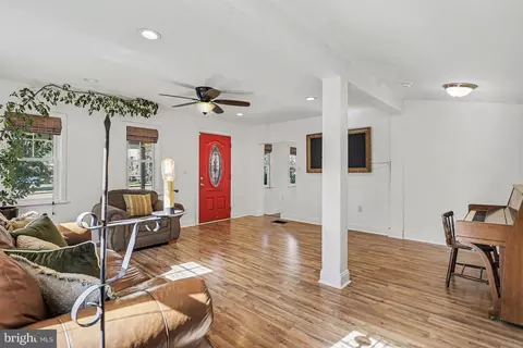 Entry Way - 109 Leaman St, Lititz, PA 17543 photo 1 of 4