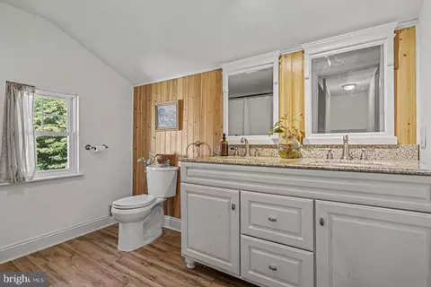 Bath - 109 Leaman St, Lititz, PA 17543 photo 2 of 2