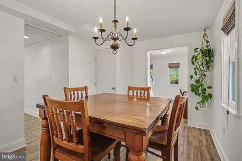 Dining - 109 Leaman St, Lititz, PA 17543 photo 1 of 2