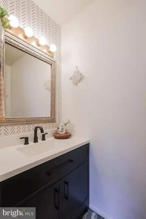 Bath - 2 Brookview Dr, Lititz, PA 17543 photo 1 of 2