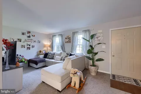 Entry Way - 2 Brookview Dr, Lititz, PA 17543 photo 3 of 5