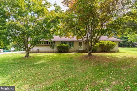 379 Dale Ave, Mountville, PA 17554