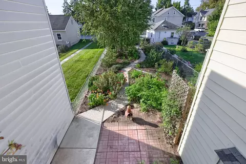 Exterior - 26 W Orange St, Lititz, PA 17543 photo 4 of 11