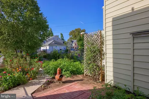 Exterior - 26 W Orange St, Lititz, PA 17543 photo 8 of 11