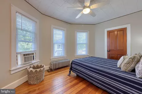 Bedroom - 26 W Orange St, Lititz, PA 17543 photo 2 of 4
