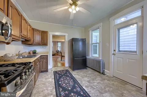 Entry Way - 26 W Orange St, Lititz, PA 17543 photo 3 of 11