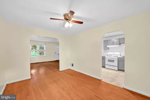 Living - 32 Ruby St, Lancaster, PA 17603 photo 5 of 5