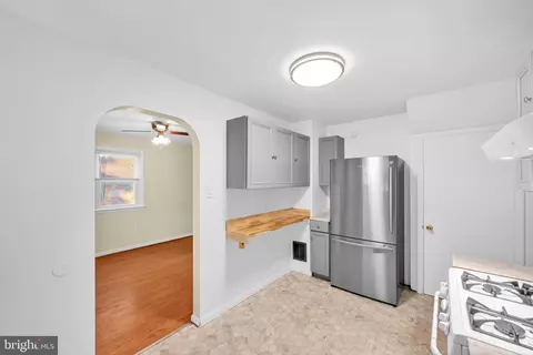 Entry Way - 32 Ruby St, Lancaster, PA 17603 photo 2 of 5