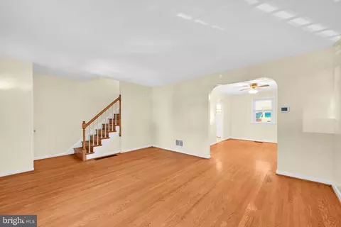 Living - 32 Ruby St, Lancaster, PA 17603 photo 4 of 5