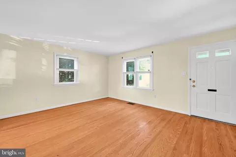 Living - 32 Ruby St, Lancaster, PA 17603 photo 2 of 5