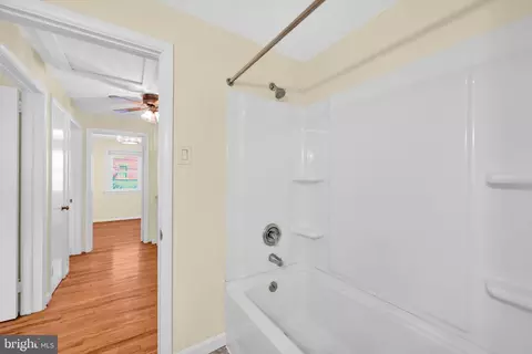 Entry Way - 32 Ruby St, Lancaster, PA 17603 photo 4 of 5