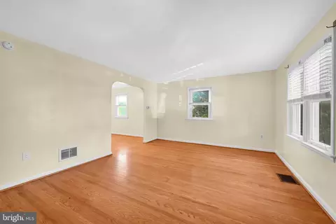 Living - 32 Ruby St, Lancaster, PA 17603 photo 1 of 5