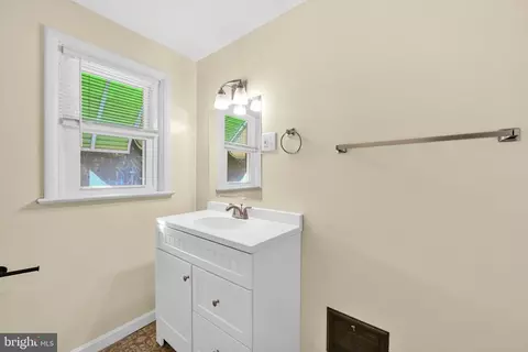 Bath - 32 Ruby St, Lancaster, PA 17603 photo 1 of 1