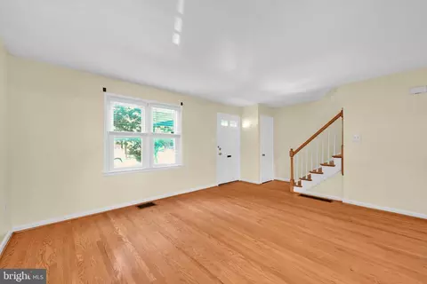 Living - 32 Ruby St, Lancaster, PA 17603 photo 3 of 5