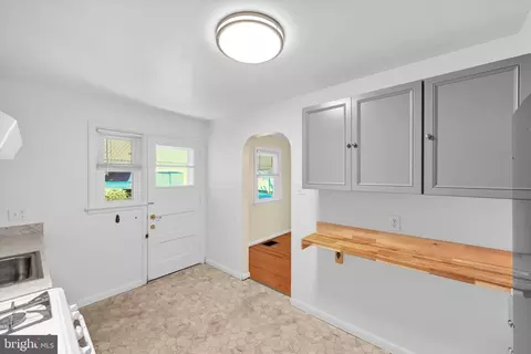 Entry Way - 32 Ruby St, Lancaster, PA 17603 photo 1 of 5