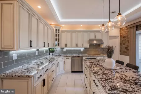 Kitchen - 631 12 W Orange St, Lititz, PA 17543 photo 6 of 8