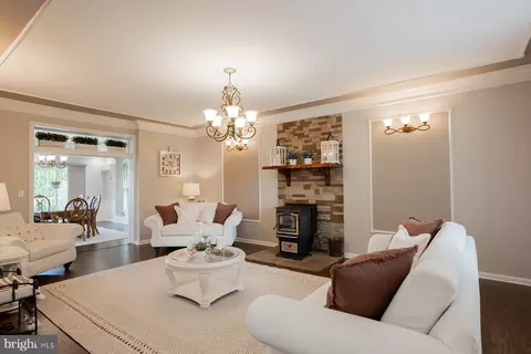 Living - 631 12 W Orange St, Lititz, PA 17543 photo 2 of 2