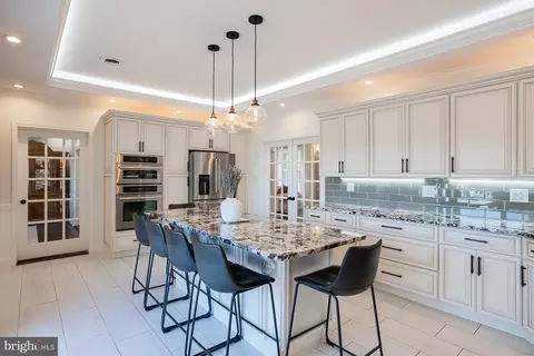 Kitchen - 631 12 W Orange St, Lititz, PA 17543 photo 3 of 8