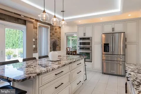 Kitchen - 631 12 W Orange St, Lititz, PA 17543 photo 2 of 8