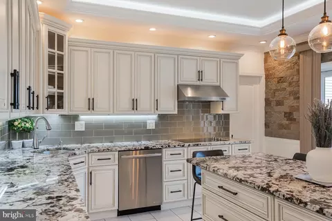 Kitchen - 631 12 W Orange St, Lititz, PA 17543 photo 5 of 8