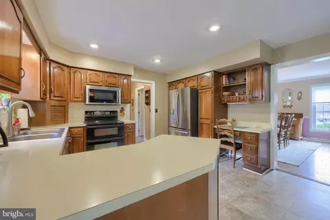 Kitchen - 24 Countryside Ln, Lititz, PA 17543 photo 3 of 3