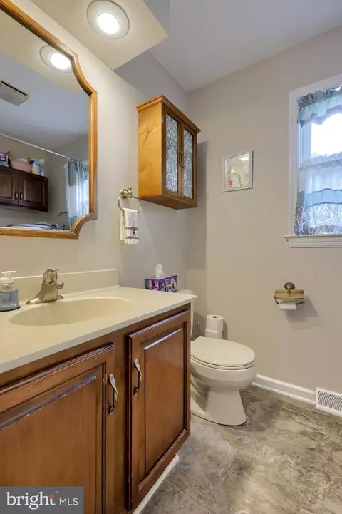 Bath - 24 Countryside Ln, Lititz, PA 17543 photo 1 of 4