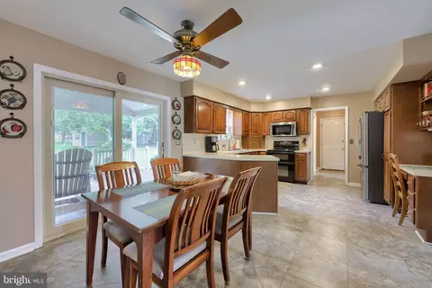Dining - 24 Countryside Ln, Lititz, PA 17543 photo 5 of 6