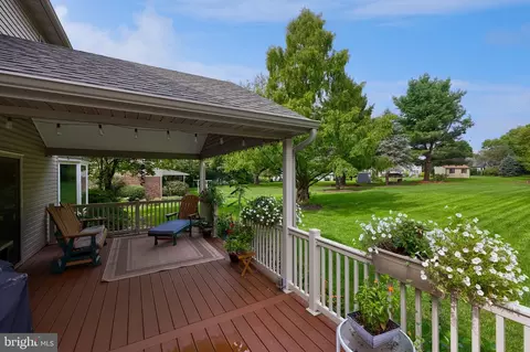 Exterior - 24 Countryside Ln, Lititz, PA 17543 photo 6 of 8