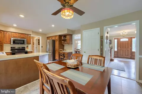 Entry Way - 24 Countryside Ln, Lititz, PA 17543 photo 4 of 8