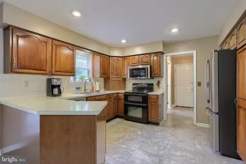 Kitchen - 24 Countryside Ln, Lititz, PA 17543 photo 2 of 3